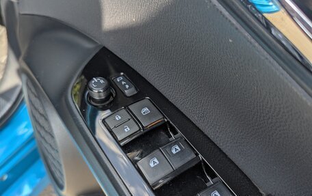 Toyota Prius IV XW50, 2018 год, 2 090 000 рублей, 10 фотография