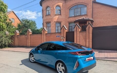 Toyota Prius IV XW50, 2018 год, 2 090 000 рублей, 2 фотография