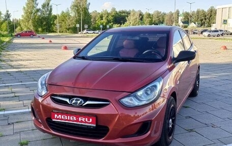Hyundai Solaris II рестайлинг, 2012 год, 620 000 рублей, 1 фотография