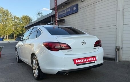 Opel Astra J, 2013 год, 900 000 рублей, 10 фотография