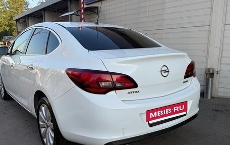 Opel Astra J, 2013 год, 900 000 рублей, 3 фотография