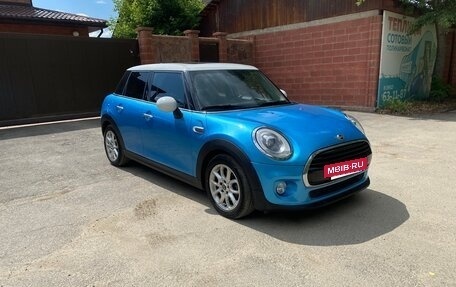 MINI Hatch, 2017 год, 1 990 000 рублей, 4 фотография