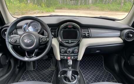 MINI Hatch, 2017 год, 1 990 000 рублей, 15 фотография