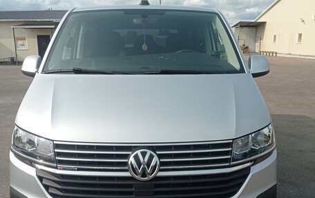 Volkswagen Caravelle T6 рестайлинг, 2020 год, 5 700 000 рублей, 1 фотография