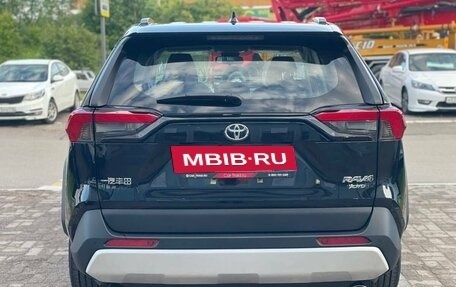 Toyota RAV4, 2024 год, 3 700 000 рублей, 6 фотография