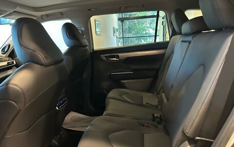 Toyota Highlander, 2025 год, 5 650 000 рублей, 21 фотография