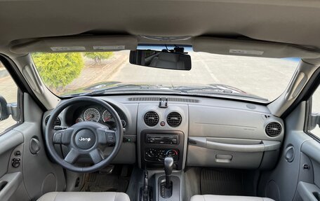 Jeep Liberty (North America) I, 2005 год, 695 000 рублей, 25 фотография