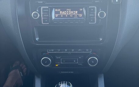 Volkswagen Jetta VI, 2011 год, 975 000 рублей, 14 фотография