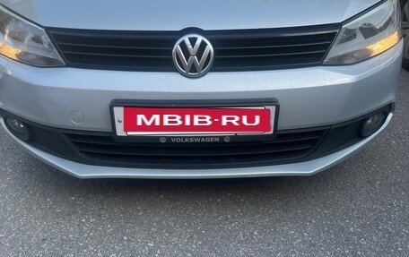 Volkswagen Jetta VI, 2011 год, 975 000 рублей, 2 фотография