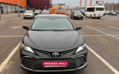 Toyota Camry, 2022 год, 3 300 000 рублей, 2 фотография