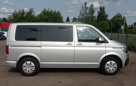 Volkswagen Caravelle T6 рестайлинг, 2020 год, 5 700 000 рублей, 4 фотография