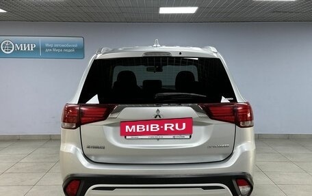 Mitsubishi Outlander III рестайлинг 3, 2019 год, 1 840 000 рублей, 6 фотография