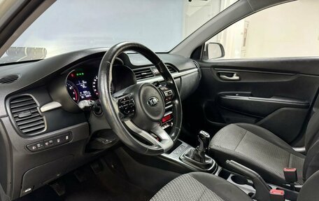 KIA Rio IV, 2018 год, 880 000 рублей, 10 фотография