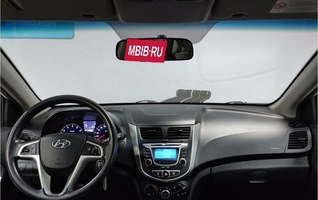 Hyundai Solaris II рестайлинг, 2013 год, 700 000 рублей, 12 фотография