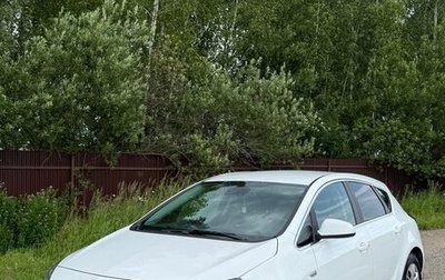 Opel Astra J, 2011 год, 715 000 рублей, 1 фотография