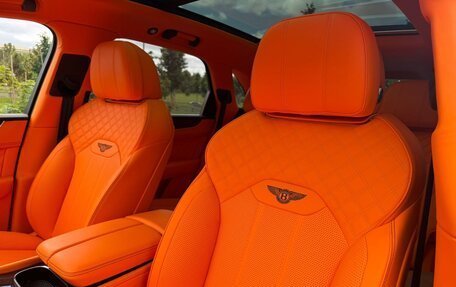 Bentley Bentayga I, 2024 год, 48 000 000 рублей, 7 фотография
