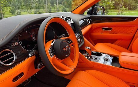Bentley Bentayga I, 2024 год, 48 000 000 рублей, 5 фотография