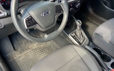 Hyundai Solaris II рестайлинг, 2017 год, 1 235 000 рублей, 11 фотография