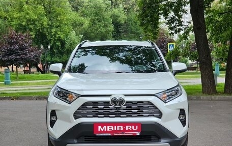 Toyota RAV4, 2020 год, 4 190 000 рублей, 10 фотография