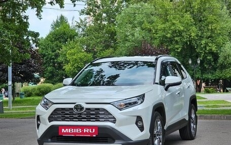 Toyota RAV4, 2020 год, 4 190 000 рублей, 4 фотография