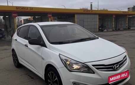 Hyundai Solaris II рестайлинг, 2015 год, 850 000 рублей, 1 фотография