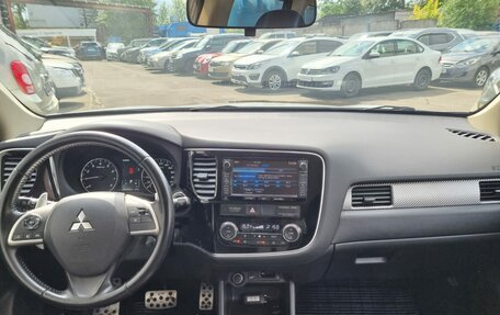 Mitsubishi Outlander III рестайлинг 3, 2014 год, 1 680 000 рублей, 5 фотография
