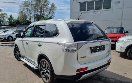 Mitsubishi Outlander III рестайлинг 3, 2014 год, 1 680 000 рублей, 4 фотография