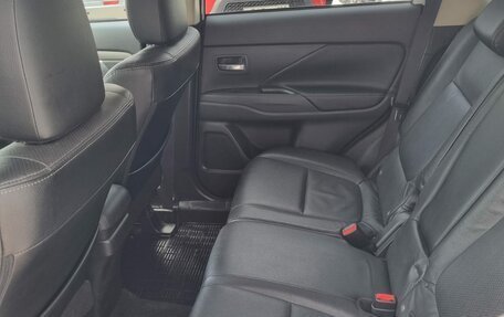 Mitsubishi Outlander III рестайлинг 3, 2014 год, 1 680 000 рублей, 6 фотография