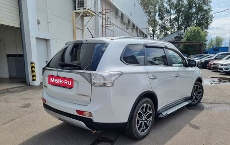 Mitsubishi Outlander III рестайлинг 3, 2014 год, 1 680 000 рублей, 3 фотография