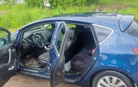 Opel Astra J, 2011 год, 800 000 рублей, 2 фотография
