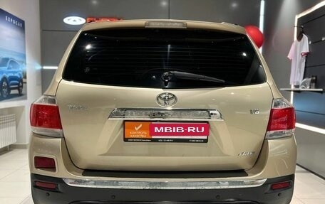 Toyota Highlander III, 2012 год, 2 300 000 рублей, 4 фотография
