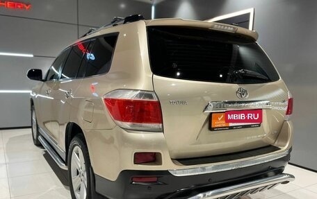 Toyota Highlander III, 2012 год, 2 300 000 рублей, 3 фотография