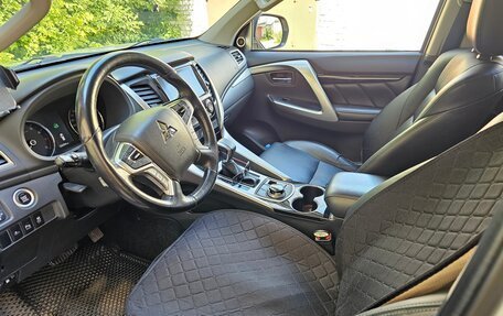 Mitsubishi Pajero Sport III рестайлинг, 2017 год, 2 990 000 рублей, 7 фотография