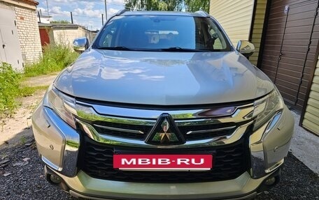 Mitsubishi Pajero Sport III рестайлинг, 2017 год, 2 990 000 рублей, 2 фотография