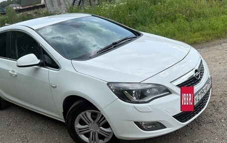 Opel Astra J, 2011 год, 715 000 рублей, 2 фотография