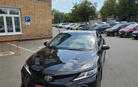 Toyota Camry, 2021 год, 3 350 000 рублей, 1 фотография
