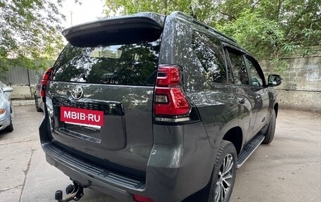 Toyota Land Cruiser Prado 150 рестайлинг 2, 2019 год, 6 000 000 рублей, 10 фотография
