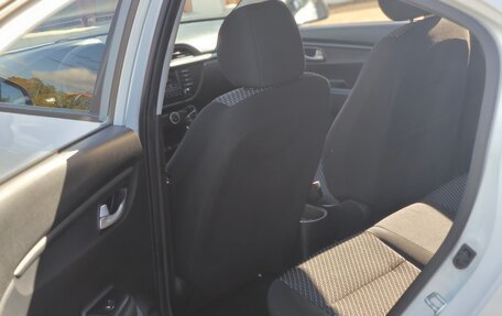 KIA Rio IV, 2018 год, 1 350 000 рублей, 10 фотография