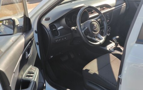 KIA Rio IV, 2018 год, 1 350 000 рублей, 8 фотография