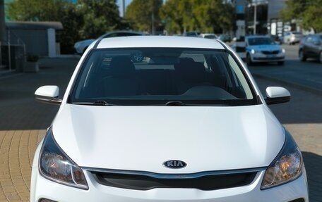 KIA Rio IV, 2018 год, 1 350 000 рублей, 2 фотография