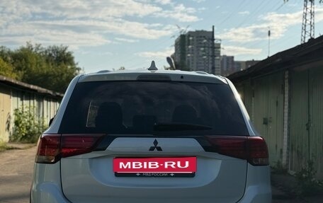 Mitsubishi Outlander III рестайлинг 3, 2018 год, 2 050 000 рублей, 5 фотография