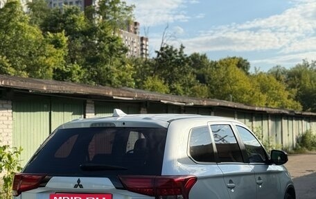Mitsubishi Outlander III рестайлинг 3, 2018 год, 2 050 000 рублей, 6 фотография