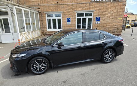 Toyota Camry, 2021 год, 3 350 000 рублей, 5 фотография
