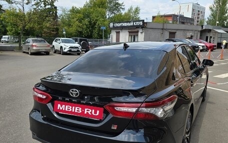 Toyota Camry, 2021 год, 3 350 000 рублей, 4 фотография