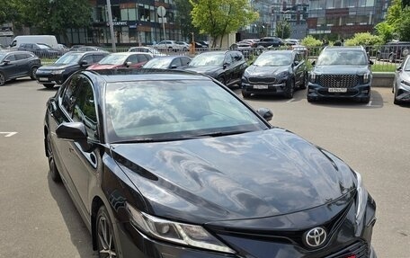 Toyota Camry, 2021 год, 3 350 000 рублей, 2 фотография