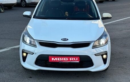 KIA Rio IV, 2018 год, 1 000 000 рублей, 1 фотография