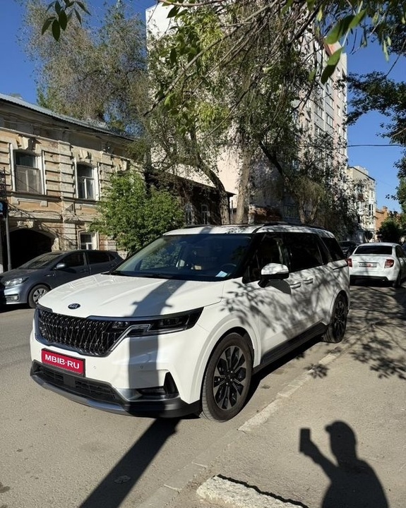 KIA Carnival, 2021 год, 3 700 000 рублей, 1 фотография