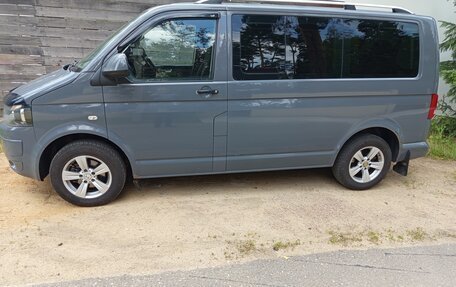 Volkswagen Caravelle T5, 2011 год, 1 550 000 рублей, 2 фотография