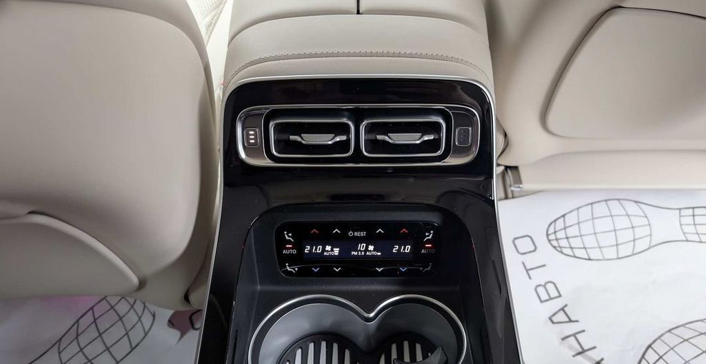 Mercedes-Benz S-Класс, 2024 год, 149 000 000 рублей, 13 фотография