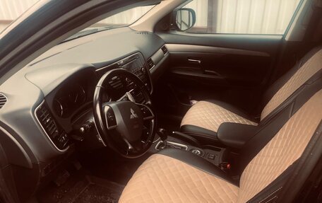 Mitsubishi Outlander III рестайлинг 3, 2014 год, 1 200 000 рублей, 4 фотография